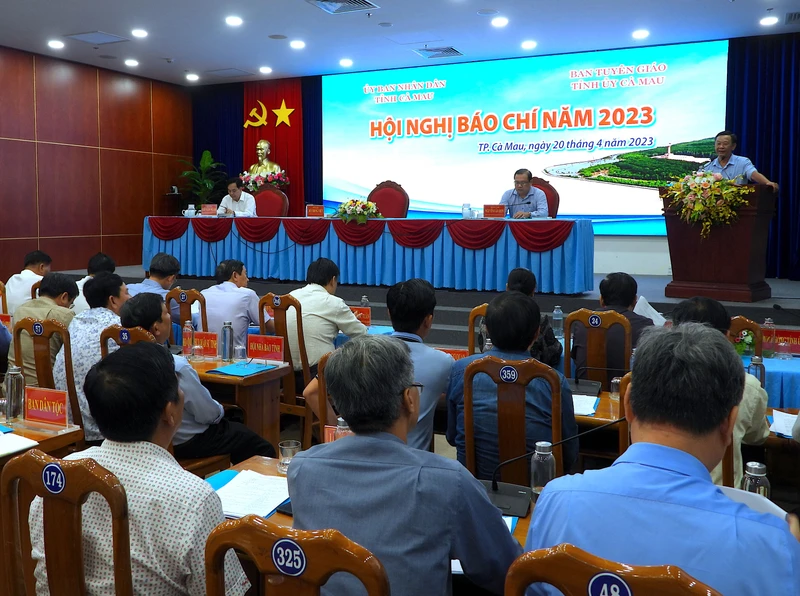 Đông đảo cơ quan truyền thông, báo chí tham dự Hội nghị báo chí năm 2023 tại Cà Mau chiều 20/4. 