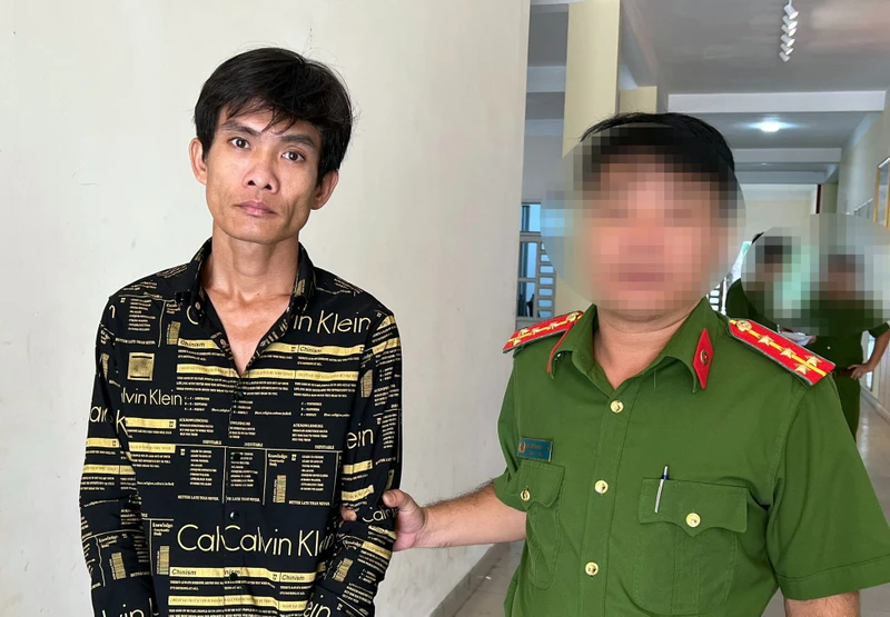 Đối tượng Chống Màu Khường bị Công an bắt giữ.
