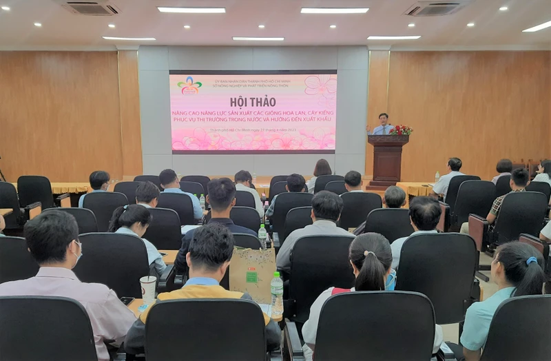 Quang cảnh hội thảo nâng cao năng lực sản xuất các giống hoa lan, cây kiểng phục vụ thị trường trong nước và hướng đến xuất khẩu.