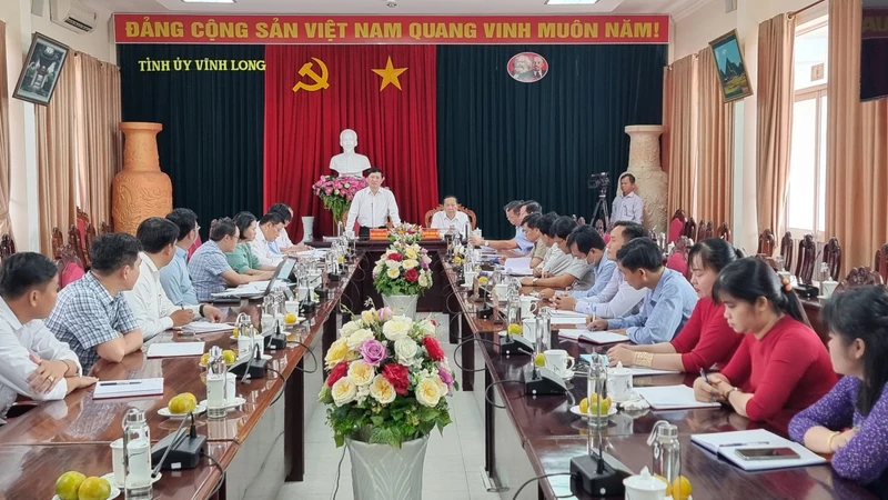 Phó Chủ nhiệm Ủy ban Kiểm tra Trung ương Hoàng Trọng Hưng phát biểu tại buổi làm việc. 