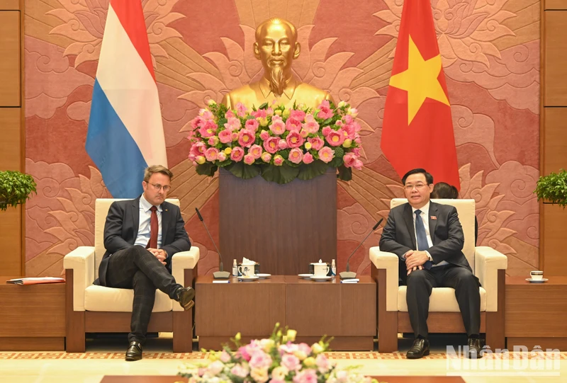 Chủ tịch Quốc hội Vương Đình Huệ và Thủ tướng Đại Công quốc Luxembourg Xavier Bettel tại buổi hội kiến.