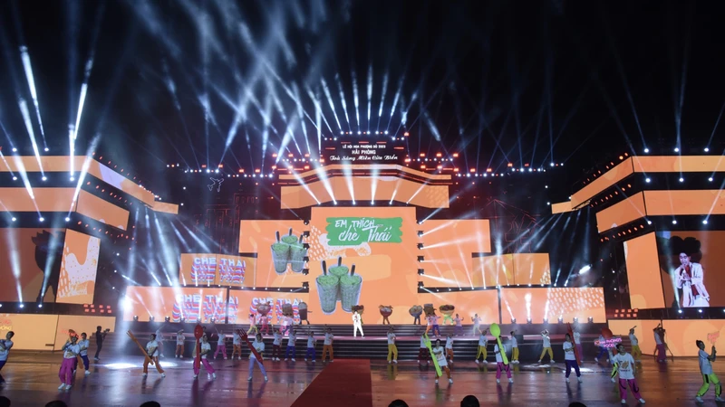 Lễ hội Hoa phượng đỏ - Hải Phòng 2023 với chủ đề “Hải Phòng - Tỏa sáng miền cửa biển” chính thức khai mạc.