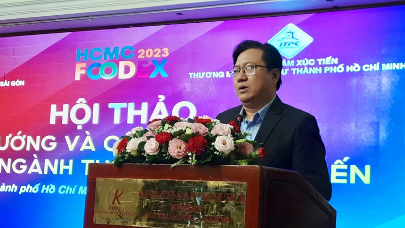 Ông Nguyễn Tuấn, Phó Giám đốc Trung tâm Xúc tiến thương mại và đầu tư Thành phố Hồ Chí Minh phát biểu tại hội thảo.
