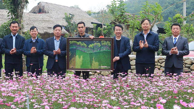 Chương trình mỗi xã một sản phẩm OCOP gắn với xây dựng nông thôn mới đã nâng thương hiệu, nâng giá trị chè Thái Nguyên. 