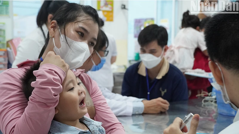 Tỷ lệ nhập viện và ca nặng từ các tỉnh chuyển đến Thành phố Hồ Chí Minh chiếm khoảng 80%.