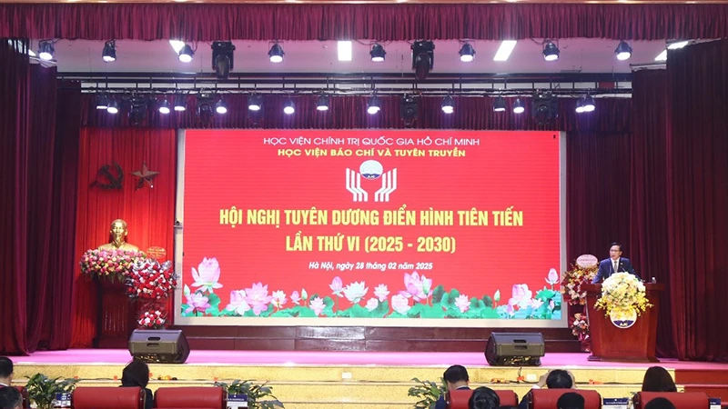 Quang cảnh hội nghị.