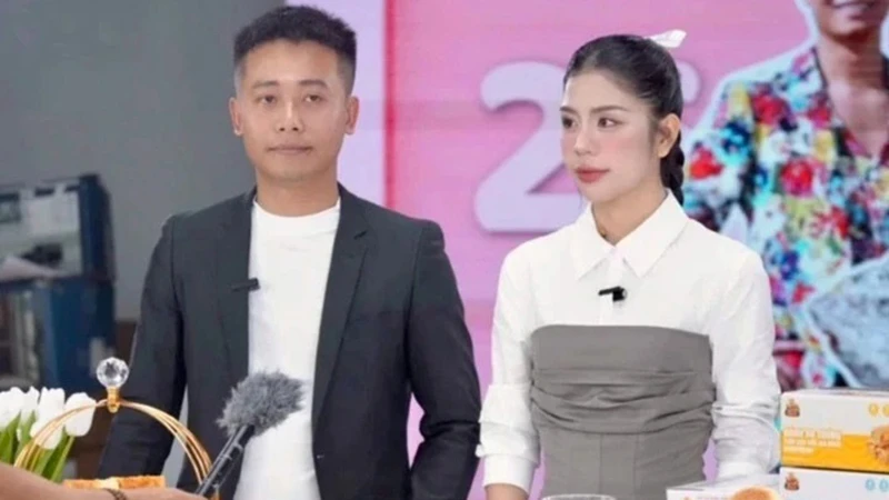 Quang Linh Vlog và Hằng du mục. (Ảnh: TTXVN)