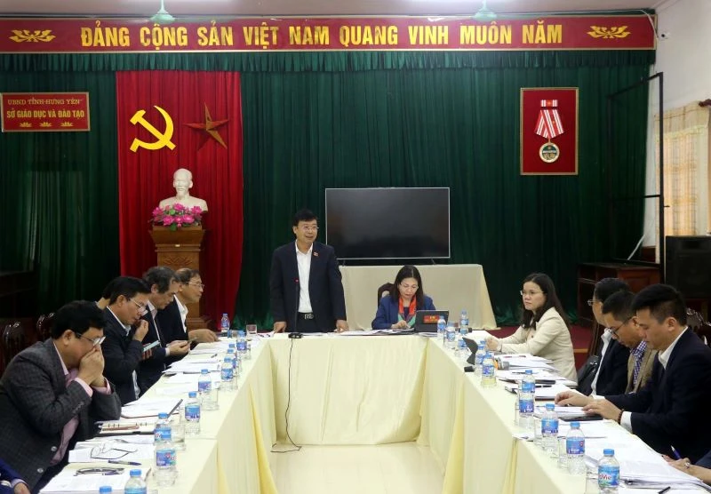 Đoàn đại biểu Quốc hội tỉnh Hưng Yên giám sát việc thực hiện chính sách, pháp luật về đổi mới hệ thống tổ chức và quản lý, nâng cao chất lượng, hiệu quả hoạt động của các đơn vị sự nghiệp công lập tại Sở Giáo dục và Đào tạo tỉnh Hưng Yên.
