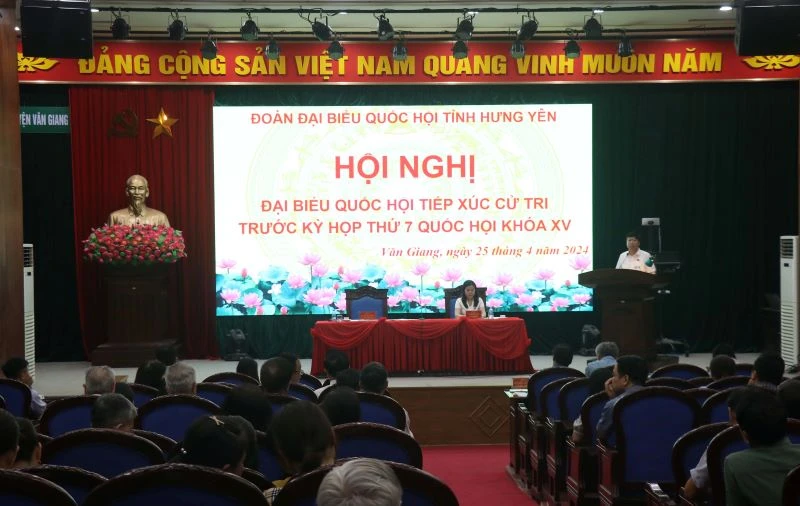 Đoàn đại biểu Quốc hội tỉnh Hưng Yên tiếp xúc cử tri tại huyện Văn Giang, tỉnh Hưng Yên.
