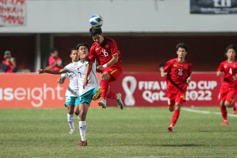 U16 Việt Nam gặp tương đối khó khăn trong các phương án tấn công đầu trận. (Ảnh: VFF)