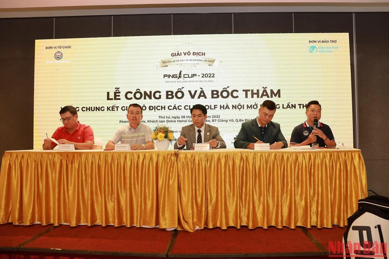 Các đại biểu tổ chức bốc thăm chia bảng thi đấu cho 36 đội nam và 12 đội nữ. 