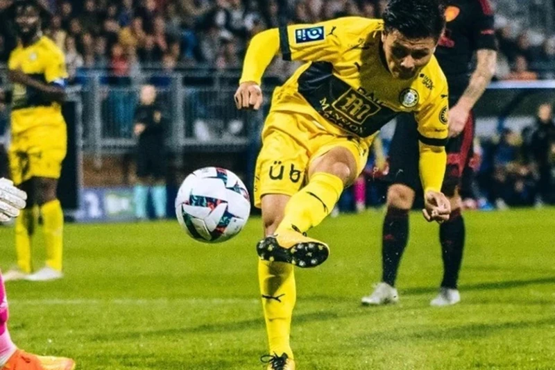 Khoảnh khắc Quang Hải mang về một điểm quý giá cho Pau. (Ảnh: Pau FC)