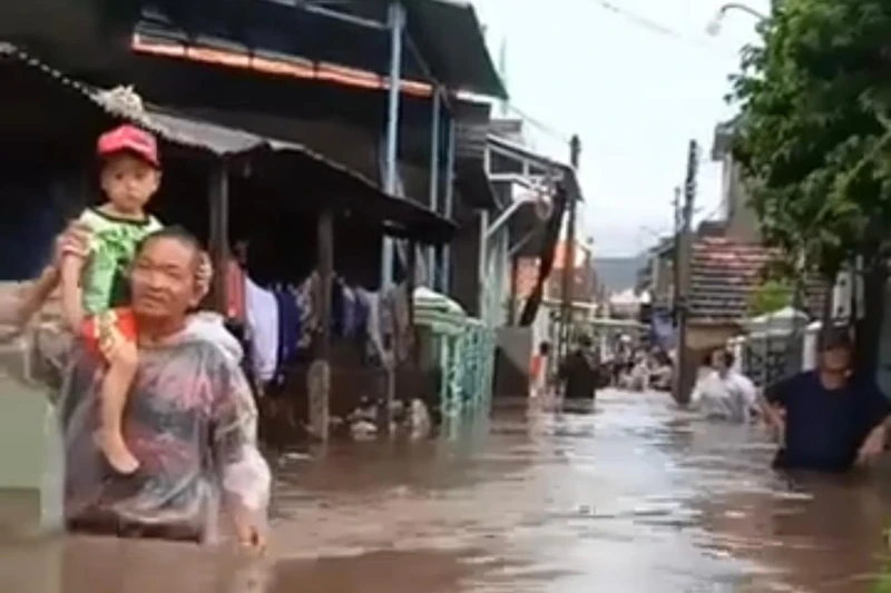 Sơ tán người dân đến nơi an toàn.