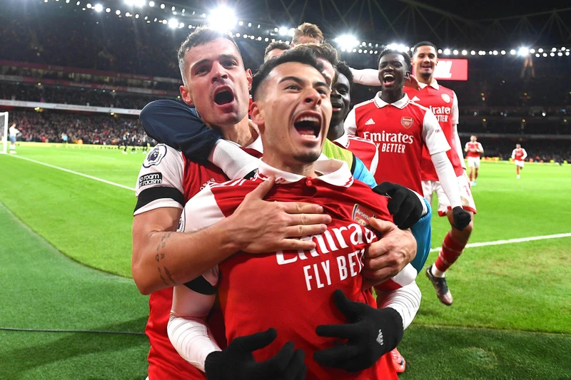 Phong cách ăn mừng cuồng nhiệt của các cầu thủ Arsenal. (Ảnh: PremierLeague)