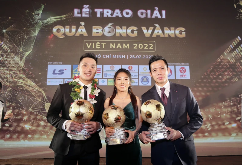 Hồ Văn Ý, Huỳnh Như, Nguyễn Văn Quyết - những gương mặt giành Quả bóng Vàng Việt Nam 2022. (Ảnh: NGỌC LINH)