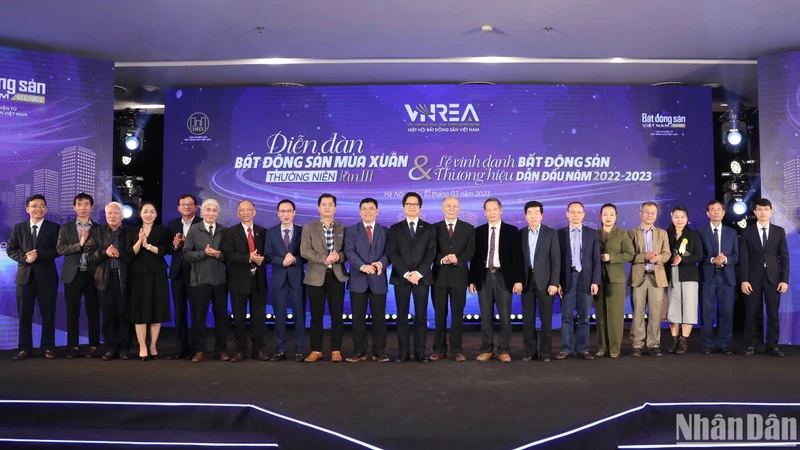 Các đại biểu tham dự Diễn đàn Bất động sản mùa xuân lần III và Lễ vinh danh Thương hiệu bất động sản dẫn đầu năm 2022-2023. 