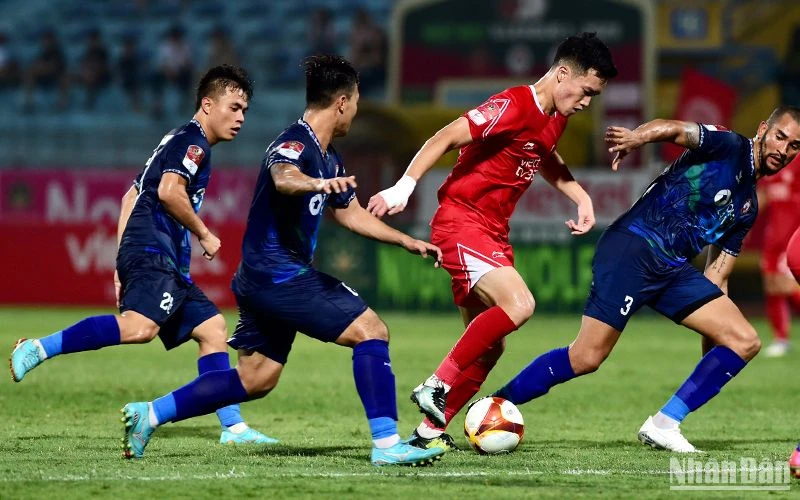 Hoàng Đức mang về 2 bàn thắng quý giá cho Viettel. (Ảnh: TRẦN HẢI)