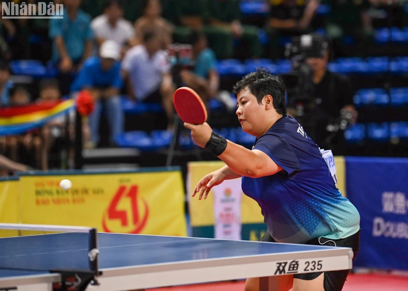 Mai Hoàng Mỹ Trang bình tĩnh trong từng đường bóng. (Ảnh: DUY LINH)