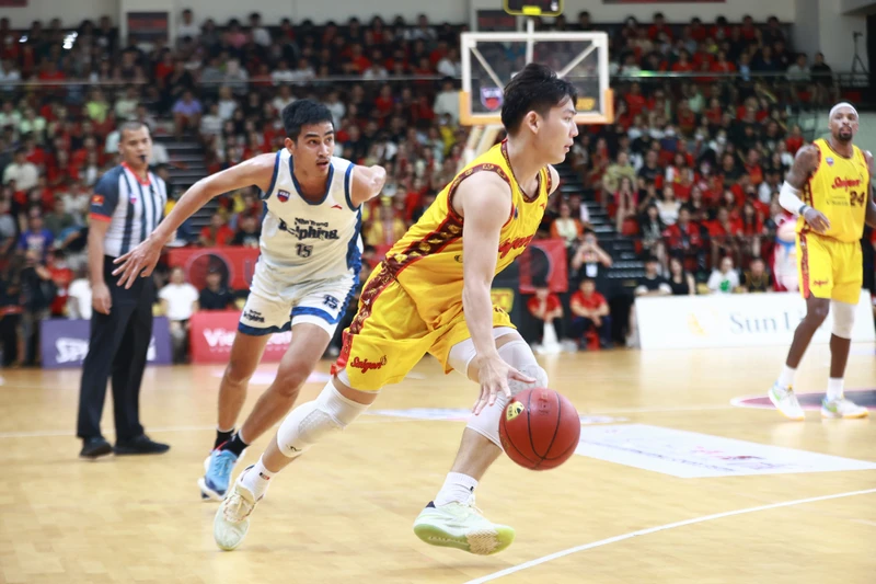 Võ Kim Bản của Saigon Heat đột phá từ vòng ngoài. (Ảnh: VBA)