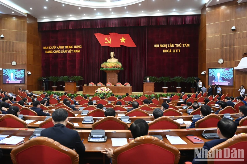 Quang cảnh Phiên Bế mạc Hội nghị lần thứ tám Ban Chấp hành Trung ương Đảng. (Ảnh: ĐĂNG KHOA)