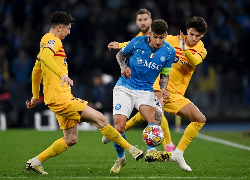 Bị cầm hòa ở lượt đi, Barca buộc phải thắng Napoli trên sân nhà. (Ảnh: Reuters)