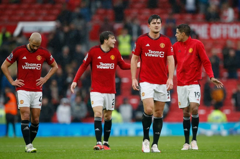 Man United chưa thể thoát khỏi cơn khủng hoảng. (Ảnh: Reuters)