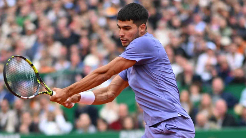 Carlos Alcaraz giành chiến thắng ấn tượng trước Arthur Fils để vào bán kết. (Ảnh: ATP Tour)
