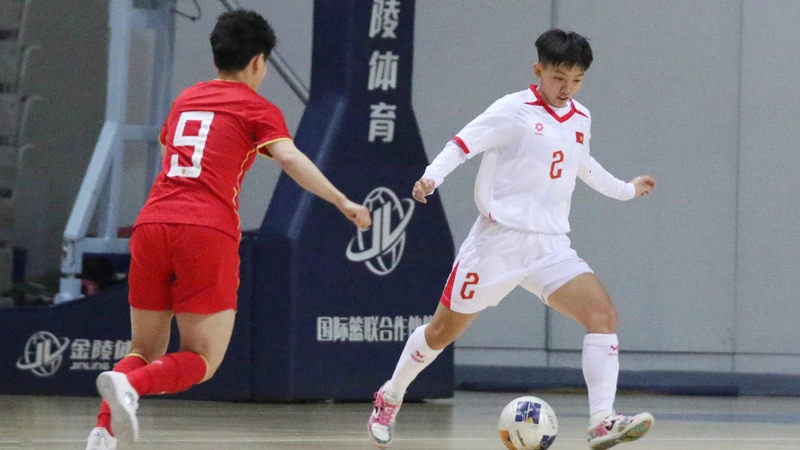 Các cầu thủ futsal nữ Việt Nam (áo trắng) cọ xát hữu ích trước Vòng chung kết Giải futsal nữ châu Á 2025. (Ảnh: VFF) Các cầu thủ futsal nữ Việt Nam (áo trắng) cọ xát hữu ích trước Vòng chung kết Giải futsal nữ châu Á 2025. (Ảnh: VFF)