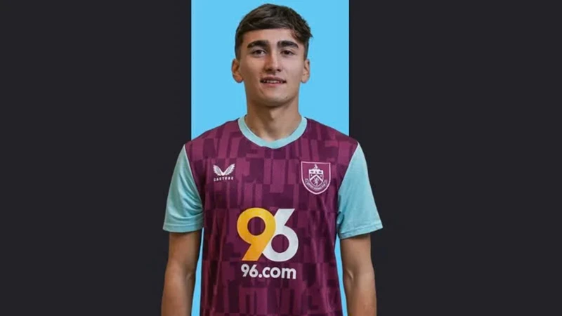 Hậu vệ Việt kiều Brandon Ly khoác áo Câu lạc bộ Burnley FC. (Ảnh: Burnley FC)