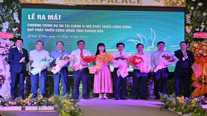 Ra mắt Dự án tài chính vi mô phát triển cộng đồng - Quỹ Phát triển cộng đồng tỉnh Khánh Hòa. (Ảnh: NGỌC HÒA)