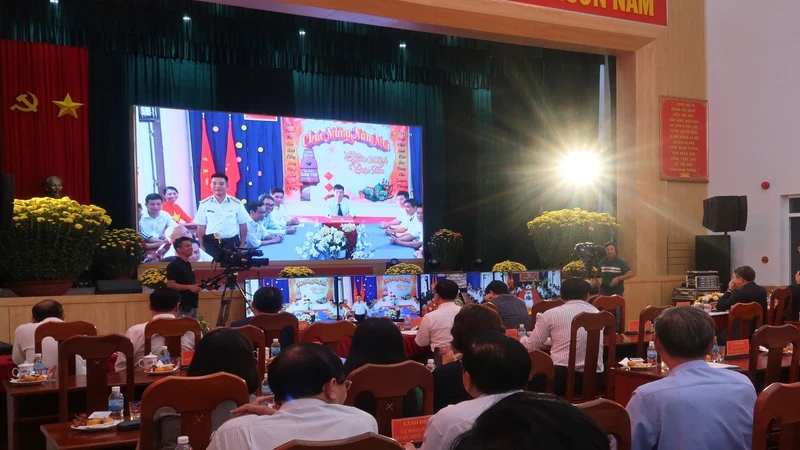 Khánh Hòa chúc Tết trực tuyến cán bộ, chiến sĩ, nhân dân huyện đảo Trường Sa 