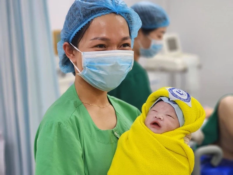 Công dân nhí chào đời ngày đầu năm mới Quý Mão. Ảnh: TTXVN