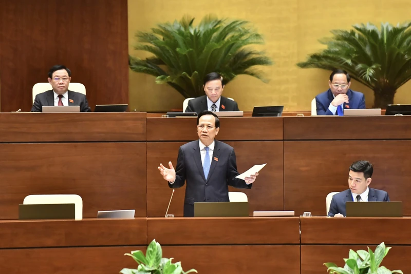 Bộ trưởng Lao động-Thương binh và Xã hội Đào Ngọc Dung trả lời chất vấn của các đại biểu Quốc hội. Ảnh: Đăng Khoa