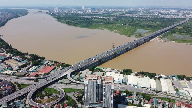 Nhiều công trình trọng điểm đã trở thành những điểm sáng đáng ghi nhận, tạo động lực "nâng đỡ" tăng trưởng kinh tế. Ảnh: Khiếu Minh