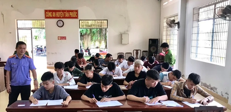 Các đối tượng viết tường trình sự việc. 