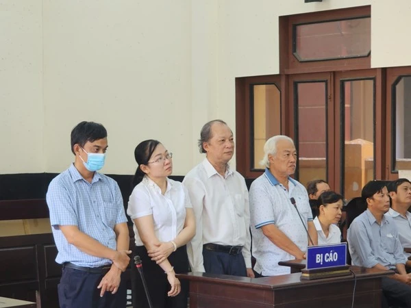 Các bị cáo tại phiên tòa.
