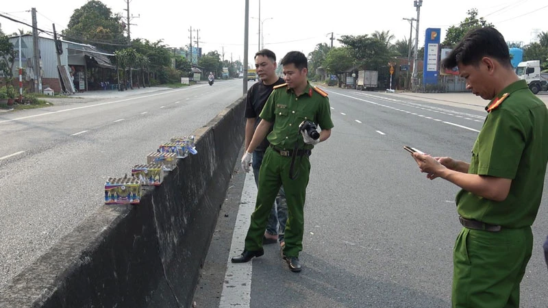 Cơ quan công an khám nghiệm hiện trường vụ việc.