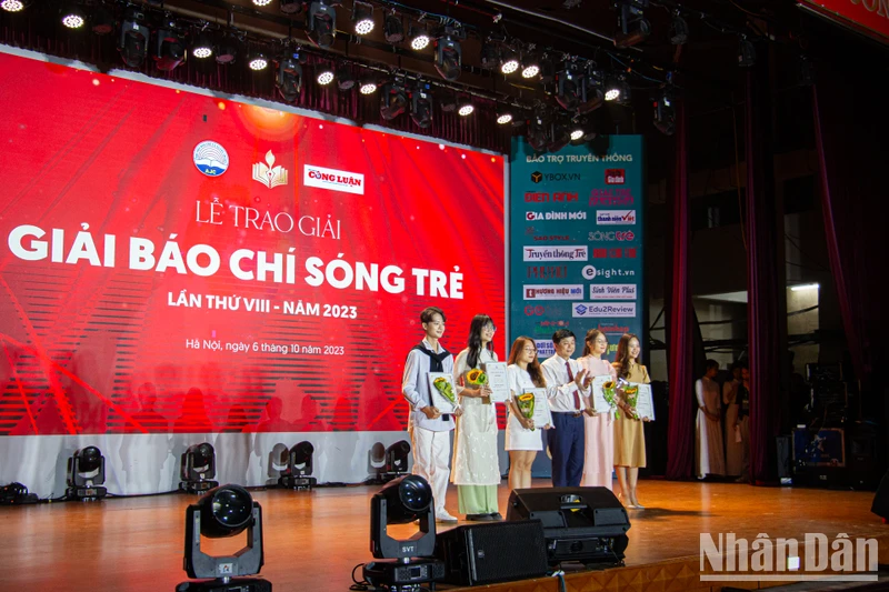 Các tác giả xuất sắc đạt giải Nhất Giải Báo chí Sóng Trẻ 2023.