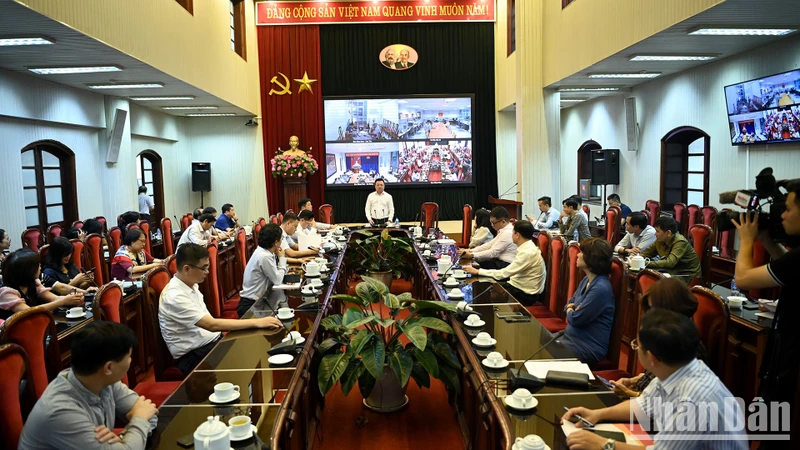 Quang cảnh hội nghị phổ biến, quán triệt kết quả Hội nghị Trung ương 8 khóa XIII tại Trụ sở Báo Nhân Dân. (Ảnh: DUY LINH)
