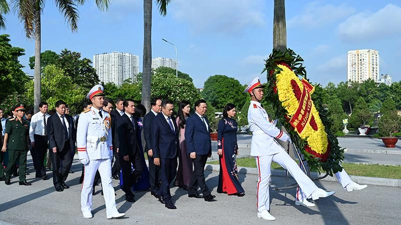 Tưởng nhớ các bậc tiền bối cách mạng, Anh hùng liệt sĩ tại nghĩa trang Mai Dịch