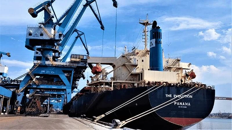 Tàu The Evolution là tàu có trọng tải lớn thứ hai của Tập đoàn Hòa Phát, được đóng tại Nhật Bản với thiết bị hiện đại, độ an toàn cao.
