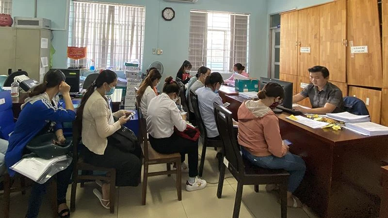 Làm hồ sơ hỗ trợ tiền thuê nhà cho người lao động tại Bình Dương.