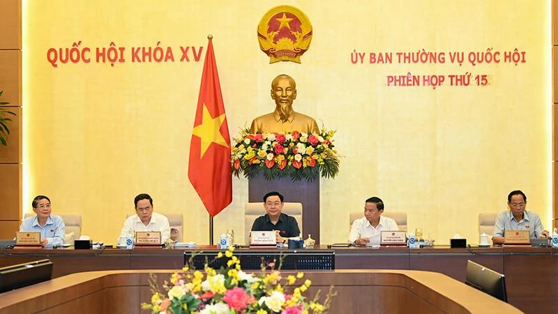 Phiên họp thứ 15 Ủy ban Thường vụ Quốc hội. (Ảnh: DUY LINH)