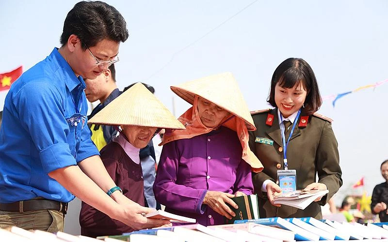 “Ngày hội đổi sách” trong khuôn khổ Hội trại “Tuổi trẻ Công an nhân dân học tập, thực hiện Sáu điều Bác Hồ dạy”.