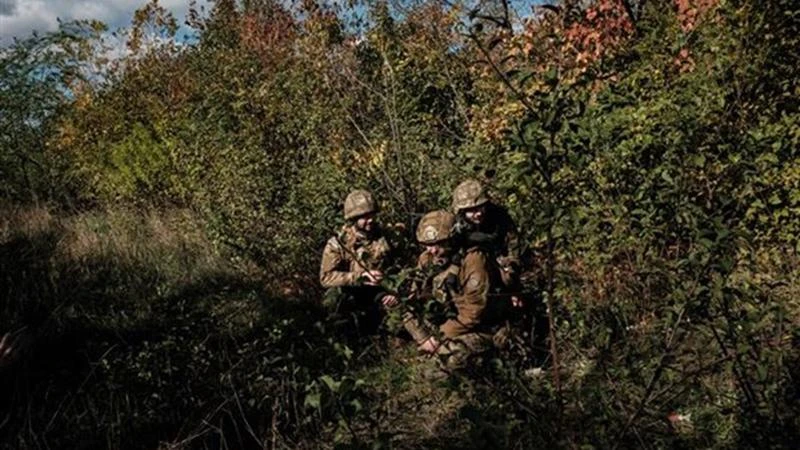 Binh sĩ Ukraine làm nhiệm vụ tại vùng Donetsk, ngày 12/10/2022. (Ảnh: AFP/TTXVN)