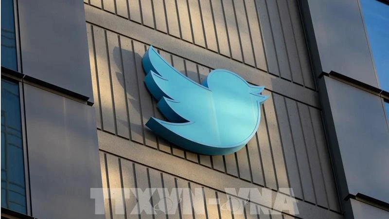Biểu tượng Twitter tại trụ sở ở San Francisco, California, Mỹ. (Ảnh: AFP/ TTXVN)