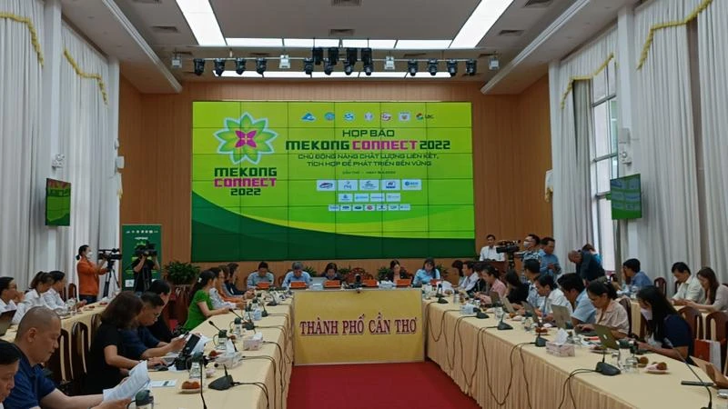Quang cảnh buổi họp báo.