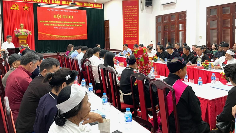 Hội nghị gặp mặt nghệ nhân các tỉnh, thành phía bắc.