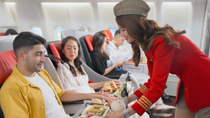 Vietjet được vinh danh bộ đôi giải thưởng về dịch vụ khách hàng và tiếp viên