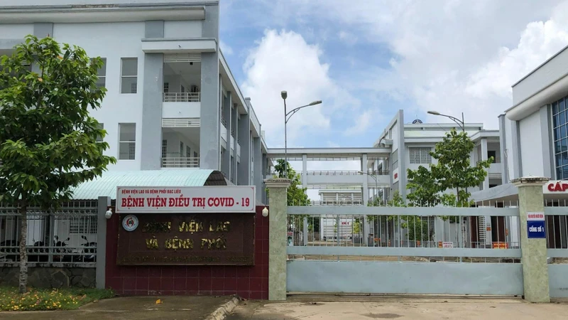 Bệnh viện Lao và bệnh Phổi Bạc Liêu hơn 200 tỷ đồng bỏ không gần 2 năm qua. (Ảnh: TRỌNG DUY)
